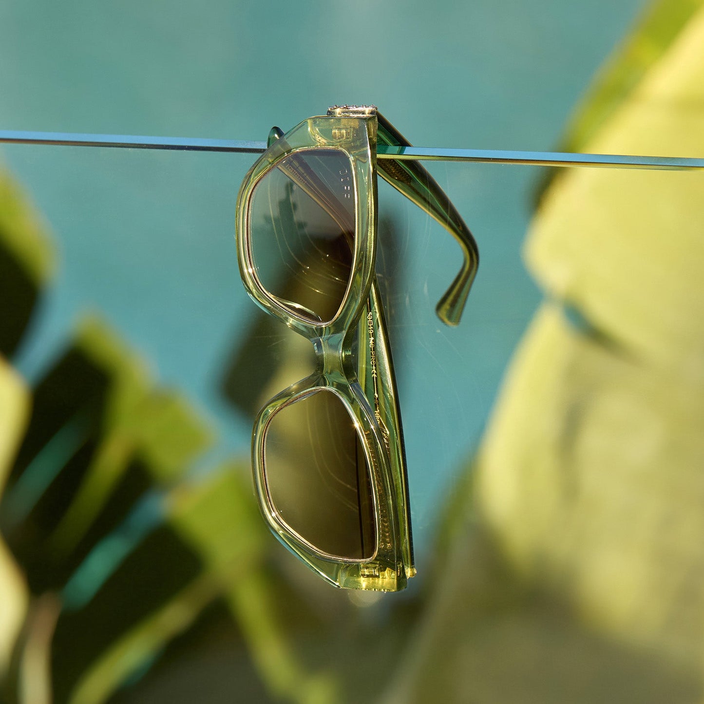 THE WHITE LOTUS - THAILAND + LIGHT GREEN CRYSTAL + OLIVE GRADIENT SUNGLASSES