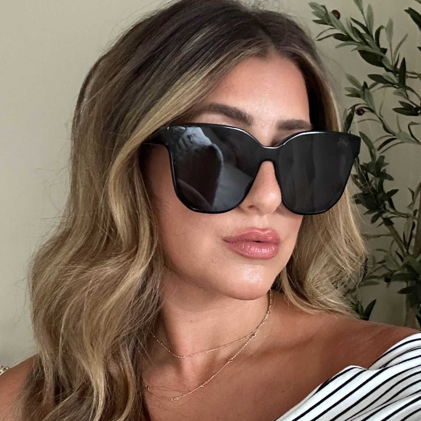 GIA - BLACK + GREY SUNGLASSES