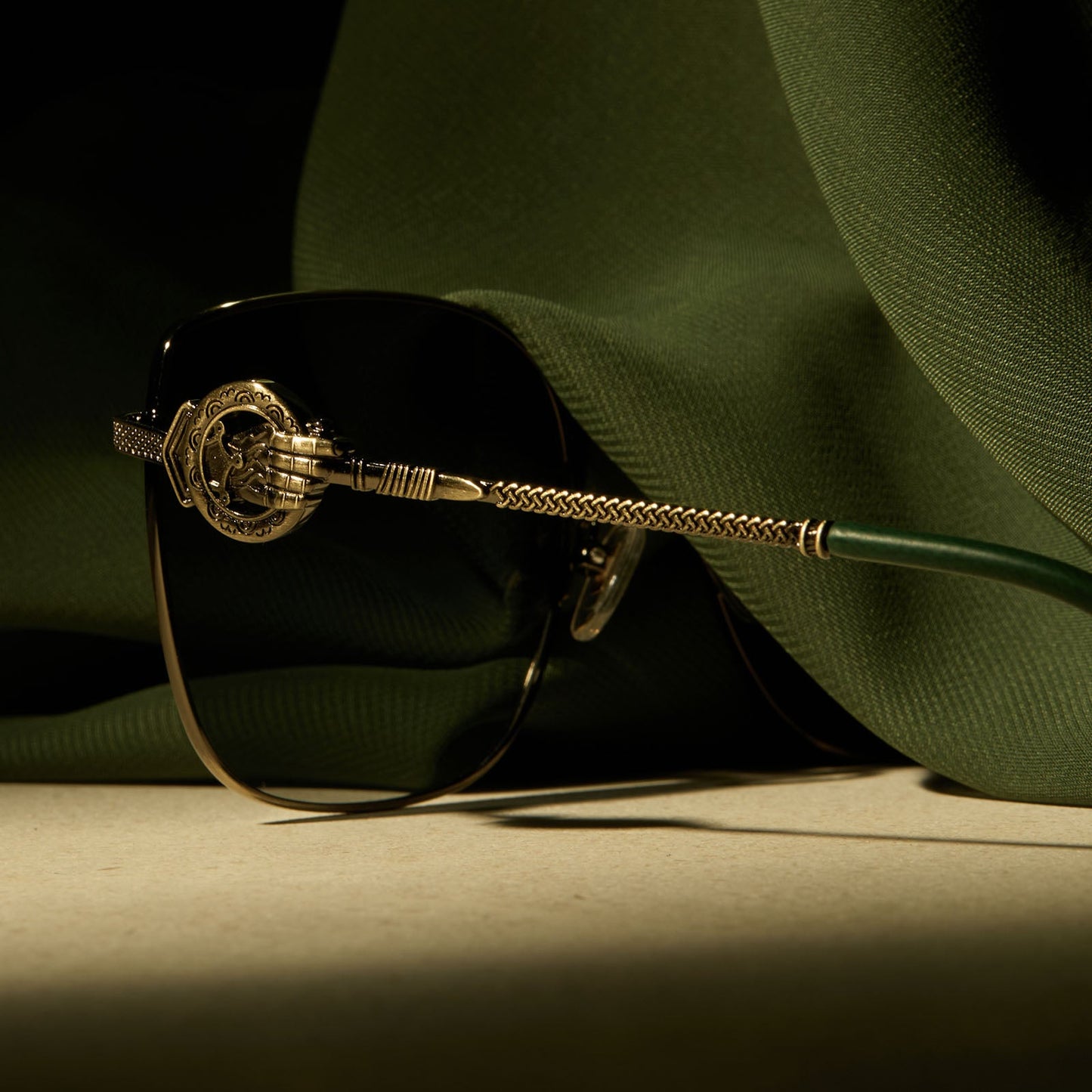 HOUSE OF THE DRAGON - ANTIQUE GOLD + GREEN GRADIENT + POLARIZED SUNGLASSES