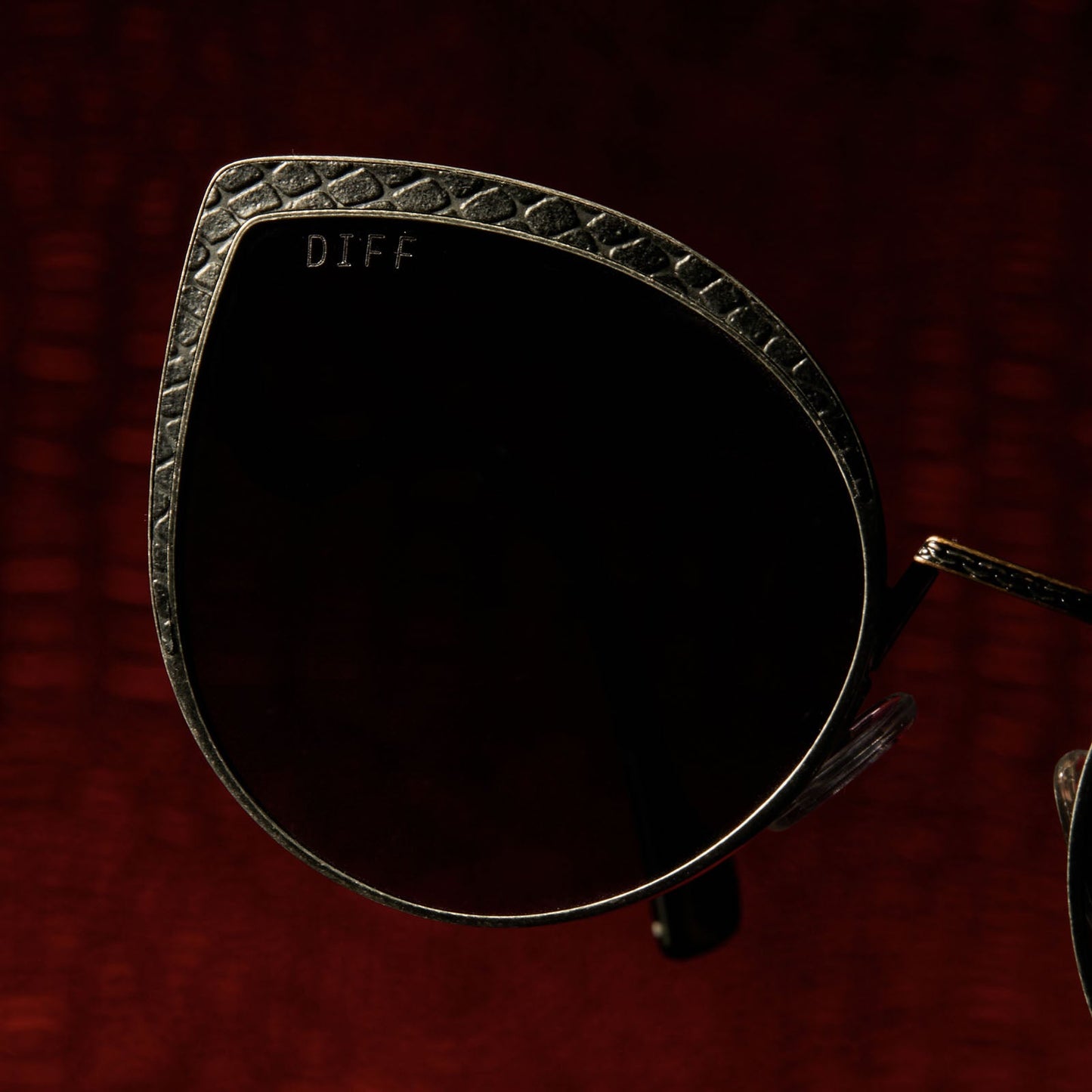 HOUSE OF THE DRAGON - HOUSE TARGARYEN + ANTIQUE SILVER + GRAY GRADIENT + POLARIZED SUNGLASSES