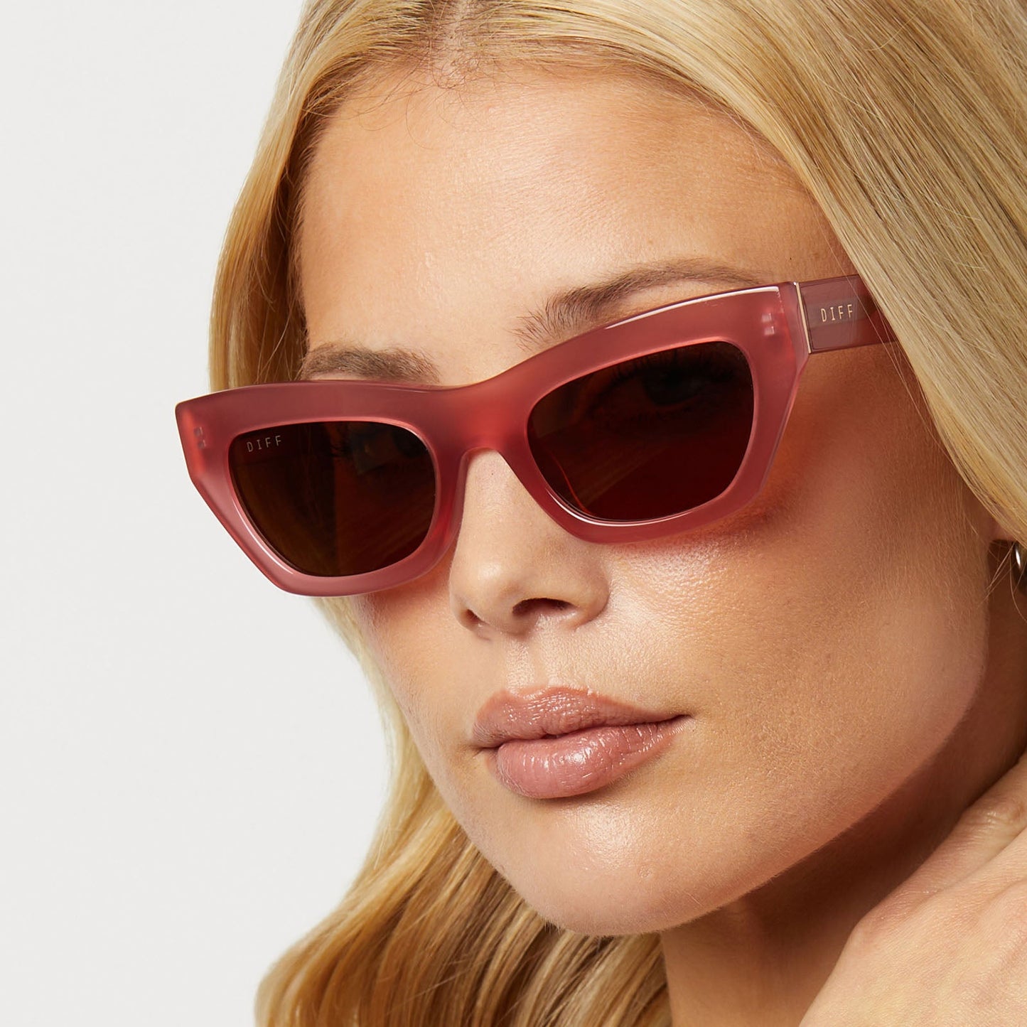 KATARINA - GUAVA + BROWN SUNGLASSES