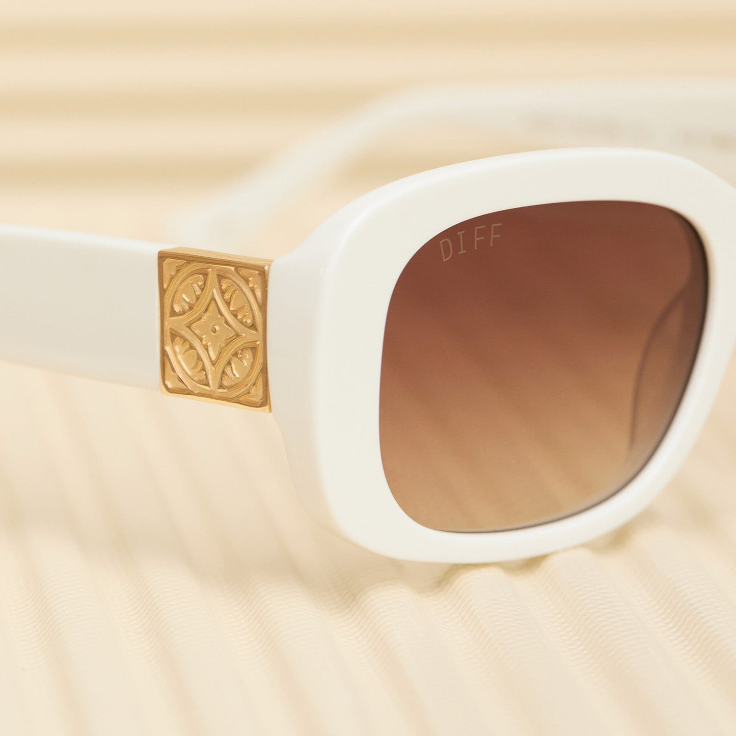 THE WHITE LOTUS - ITALY + WHITE IVORY + RICH BROWN GRADIENT SUNGLASSES