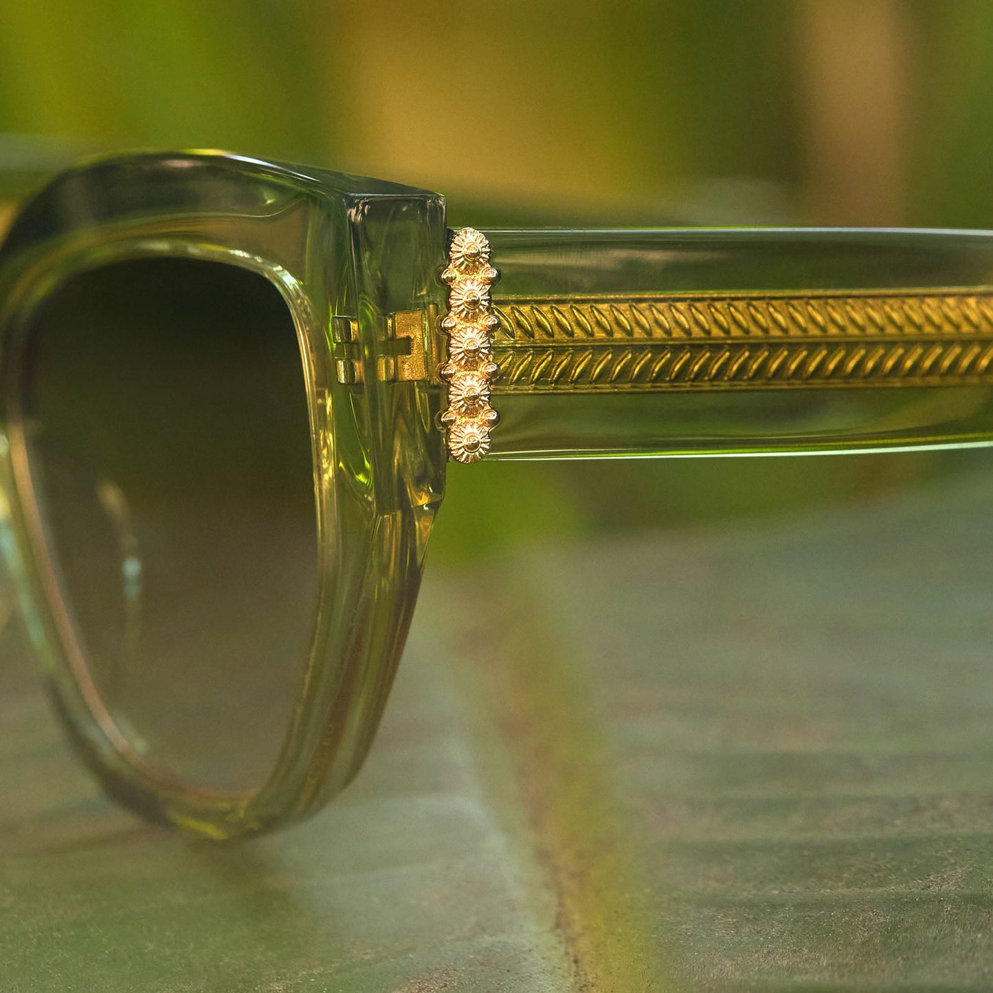 THE WHITE LOTUS - THAILAND + LIGHT GREEN CRYSTAL + OLIVE GRADIENT SUNGLASSES